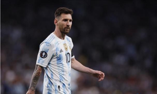 日本外务省高官抵京无言对媒体